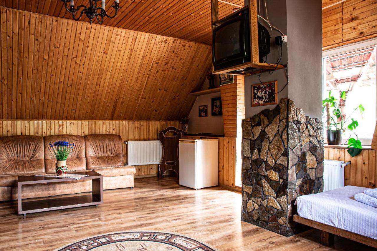 Bilya Richky Hotel Kamianets-Podilskyi Exterior photo