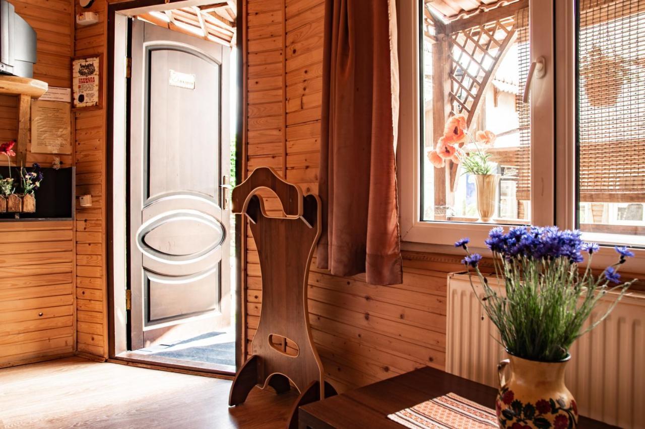 Bilya Richky Hotel Kamianets-Podilskyi Exterior photo