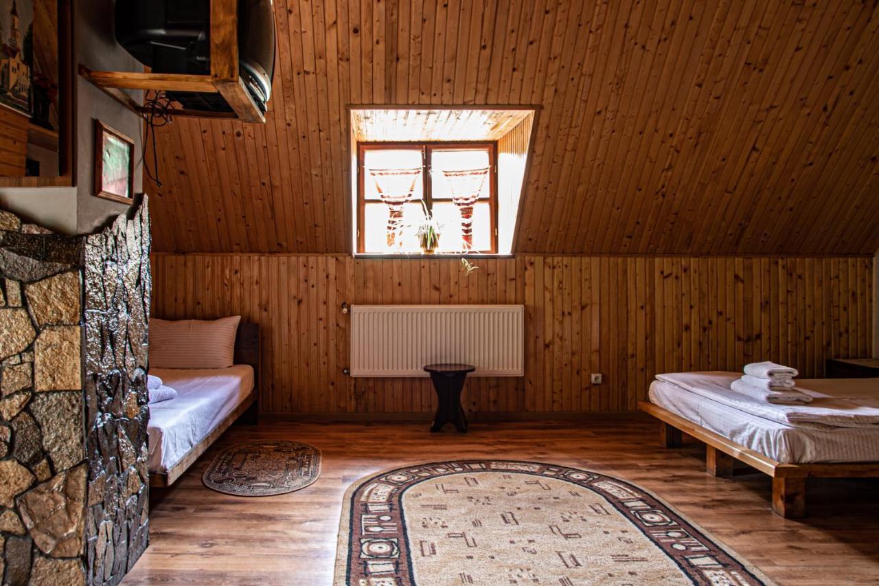 Bilya Richky Hotel Kamianets-Podilskyi Exterior photo