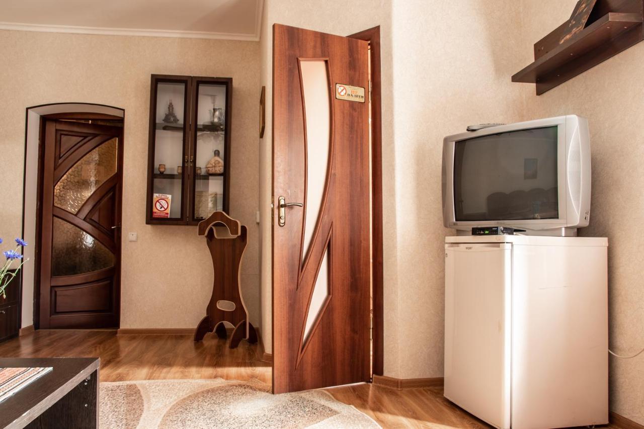 Bilya Richky Hotel Kamianets-Podilskyi Exterior photo