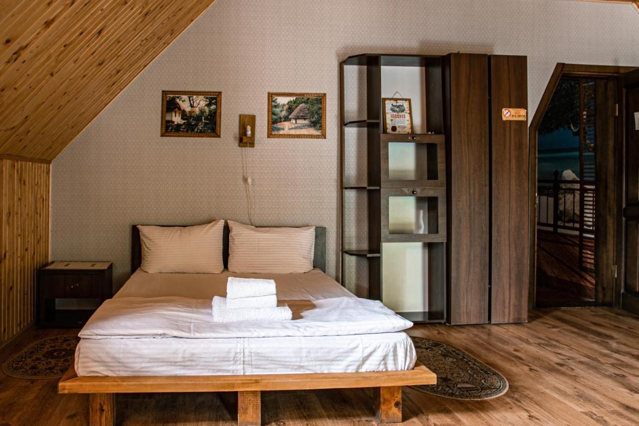 Bilya Richky Hotel Kamianets-Podilskyi Exterior photo
