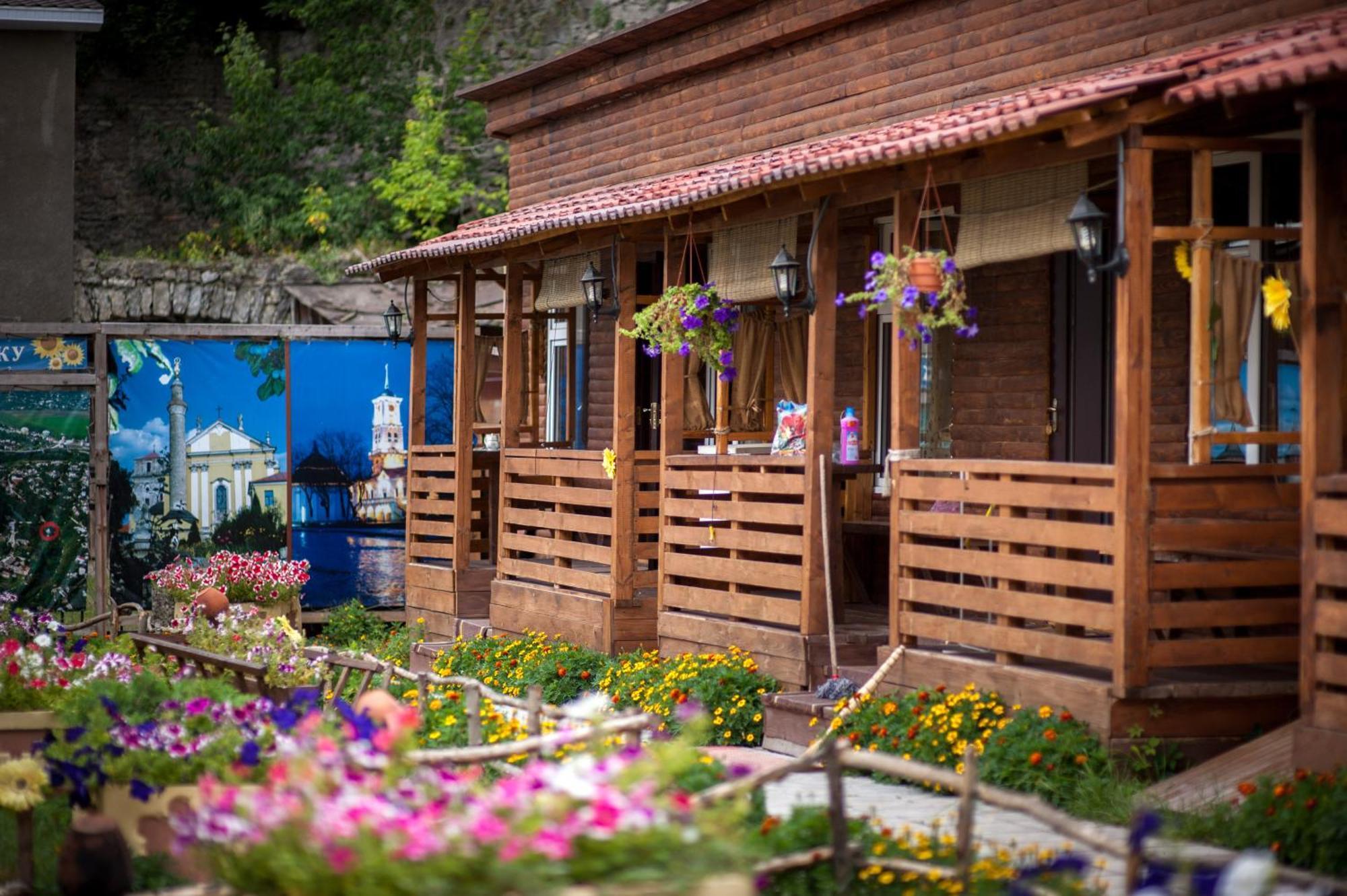 Bilya Richky Hotel Kamianets-Podilskyi Exterior photo