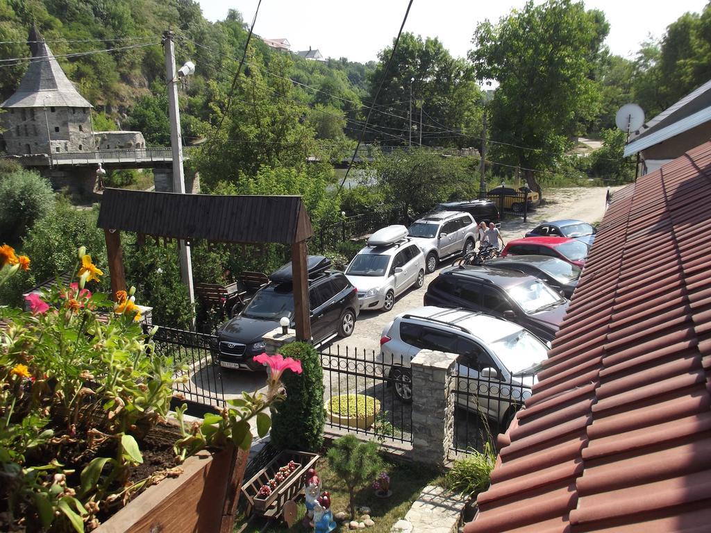 Bilya Richky Hotel Kamianets-Podilskyi Exterior photo