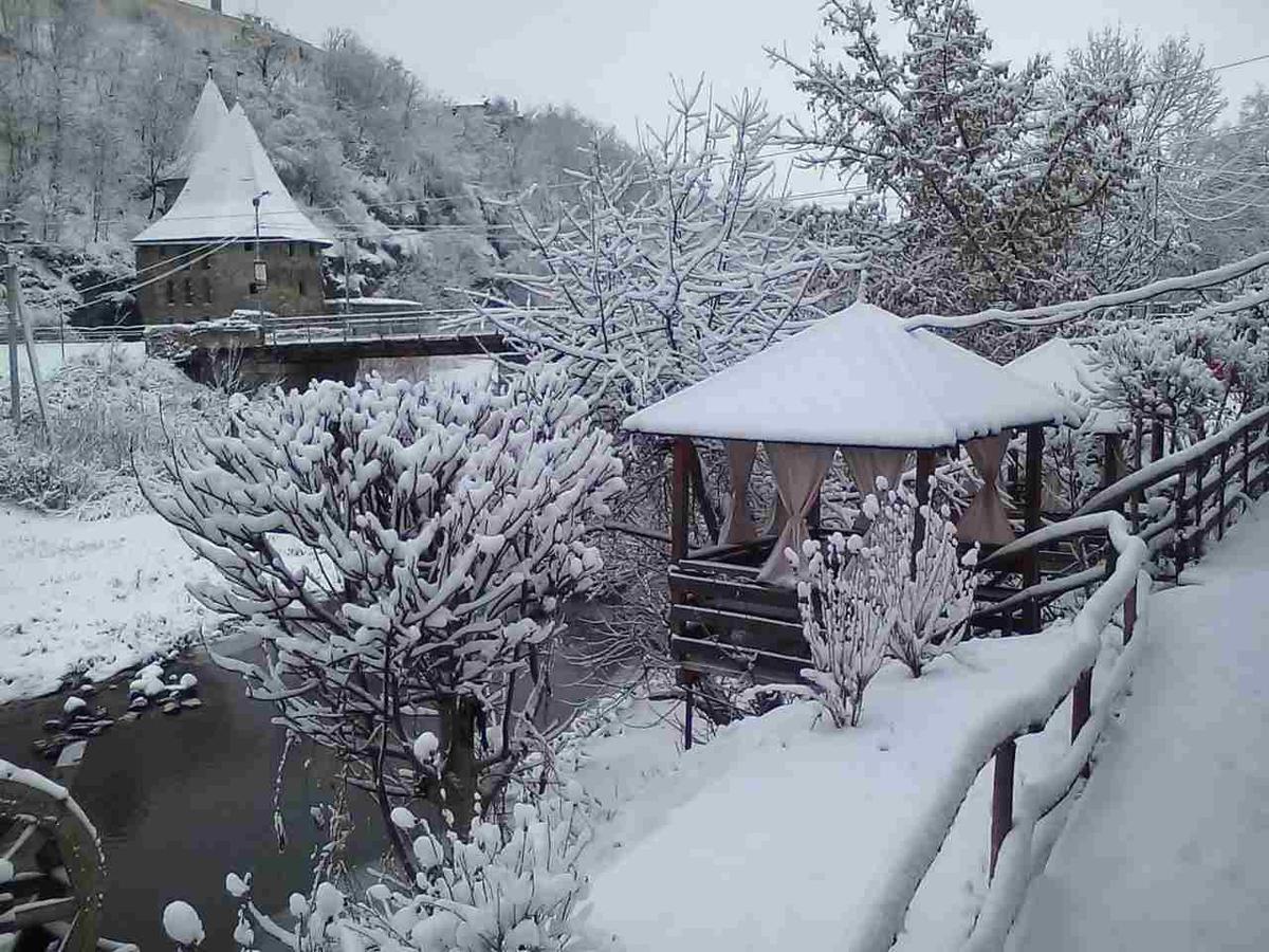Bilya Richky Hotel Kamianets-Podilskyi Exterior photo