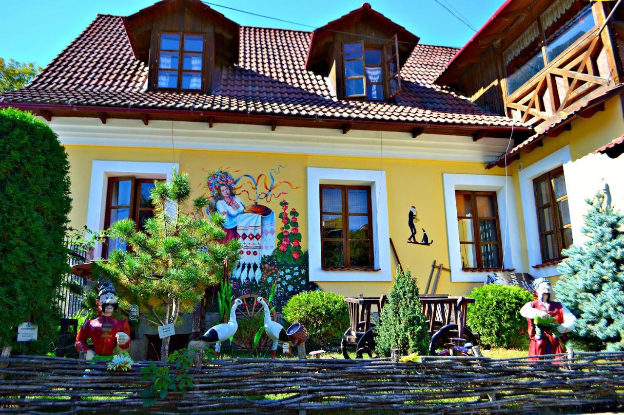 Bilya Richky Hotel Kamianets-Podilskyi Exterior photo